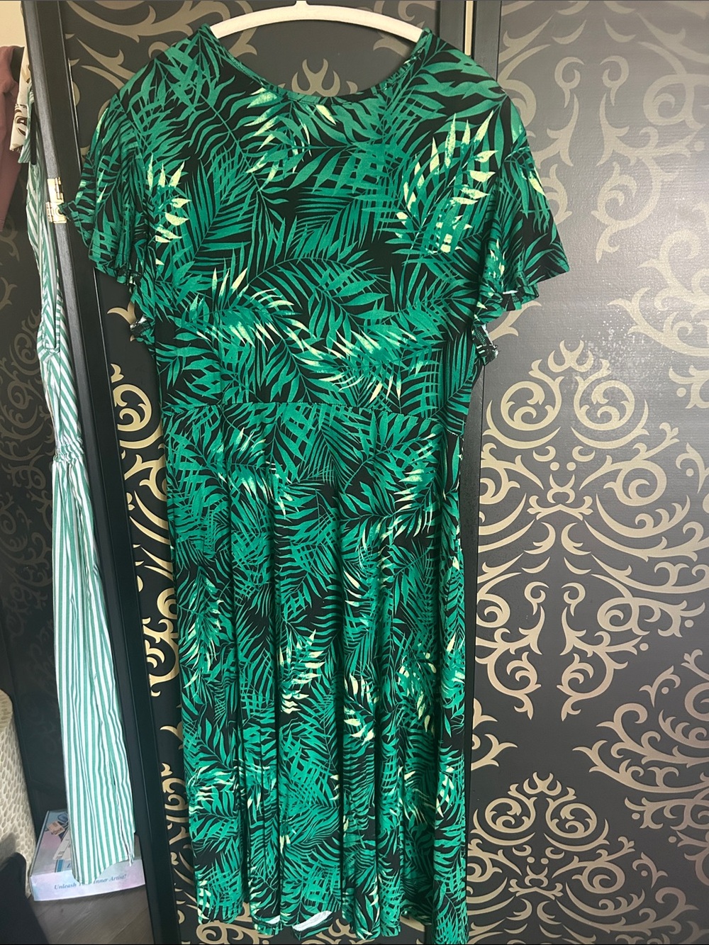 Green Tropical Print Women’s Wrap Dress - Picture 3 of 4